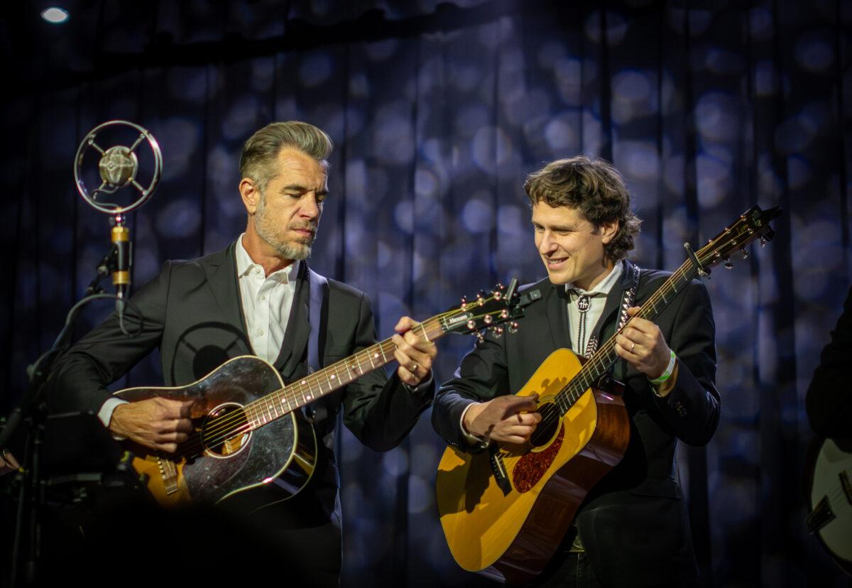 Nick Hexum of 311 performs with Kenny Feinstein at The Waiting Room Lounge in Omaha.